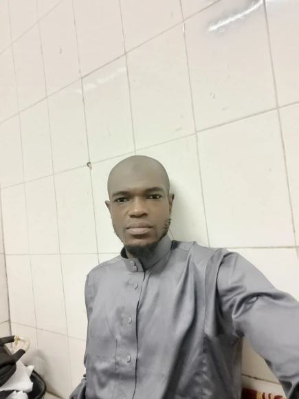Ali, 24