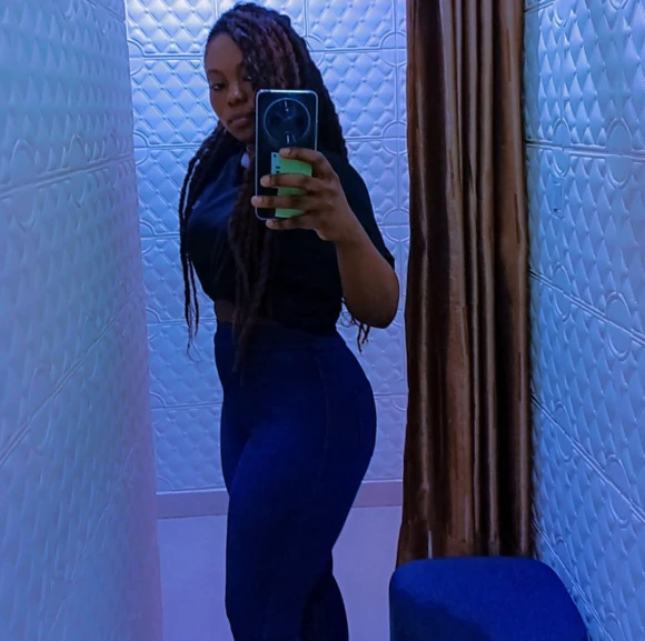 Belle, 25