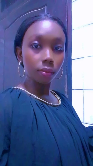 Laetitia, 25