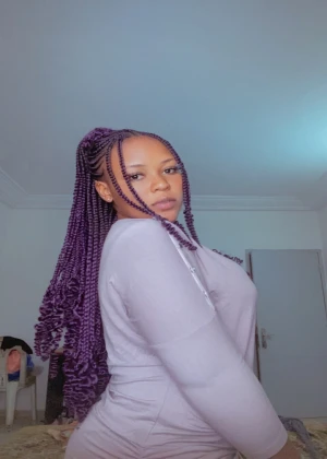 Sarah, 26