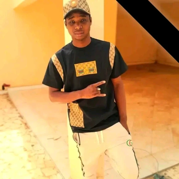 Sekou, 28